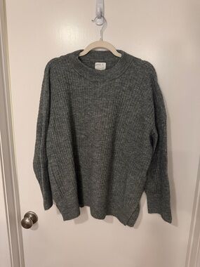 H&M Gray Ribbed Crewneck Sweater